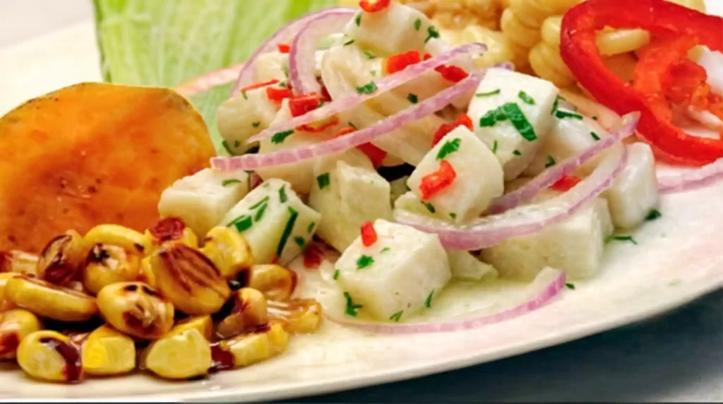 Ceviche de Pota: Plato ligero con pota suave y marinado